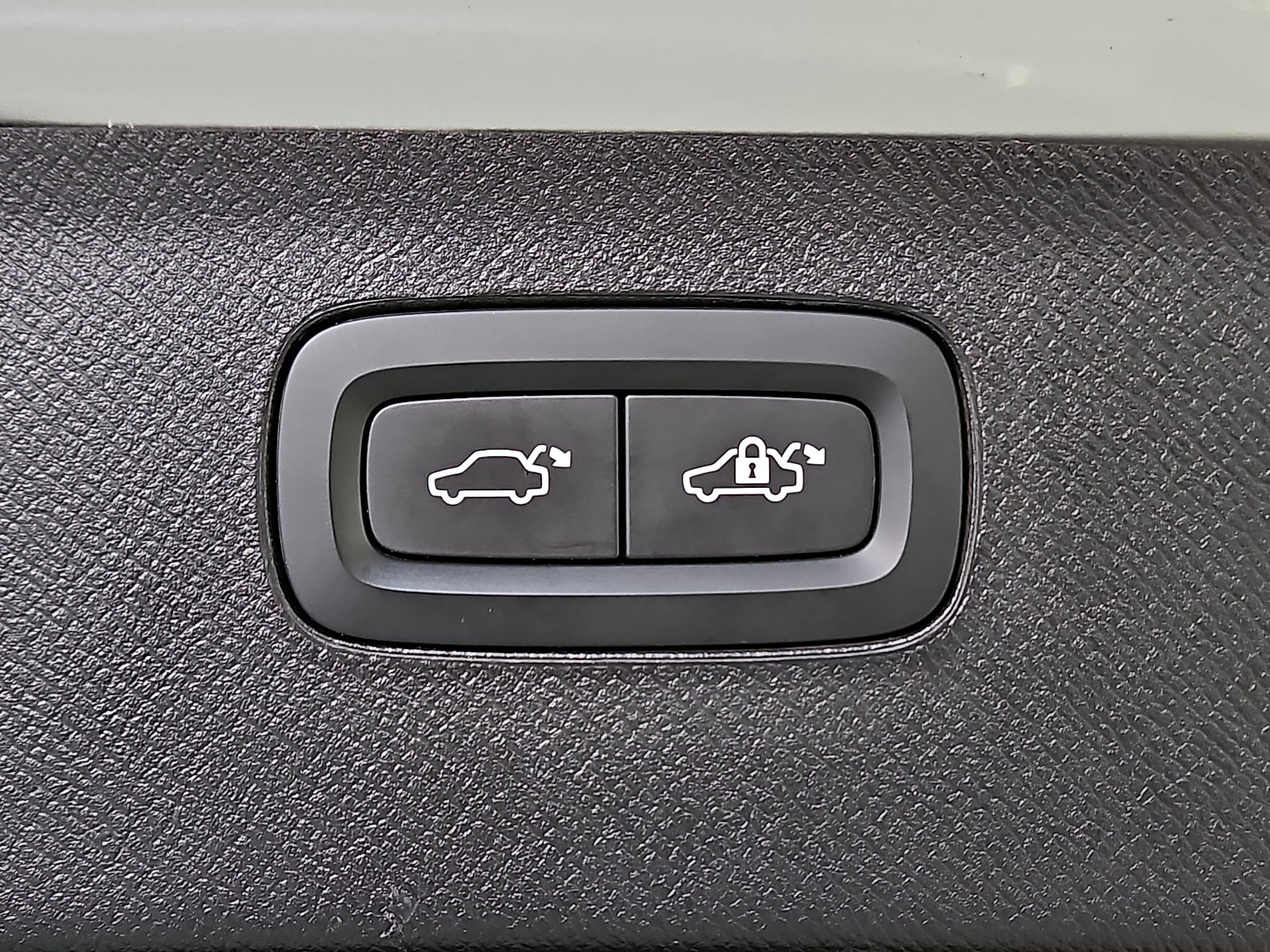 2022 Volvo XC90 T6 Momentum 7 Passenger